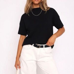 Black Short-Sleeve Ribbed Knit Top - Women